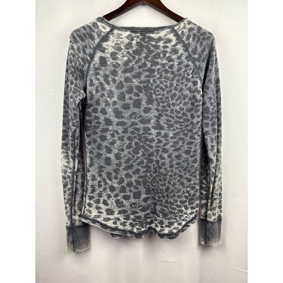 Women’s Volcom Large Gray Long Sleeve Cheetah Print Shirt - Picture 3 of 5